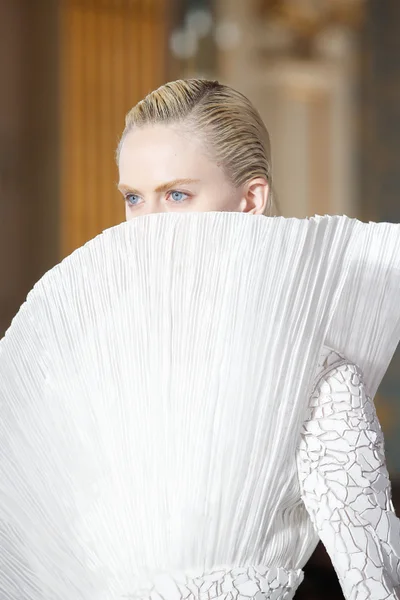 Look 25